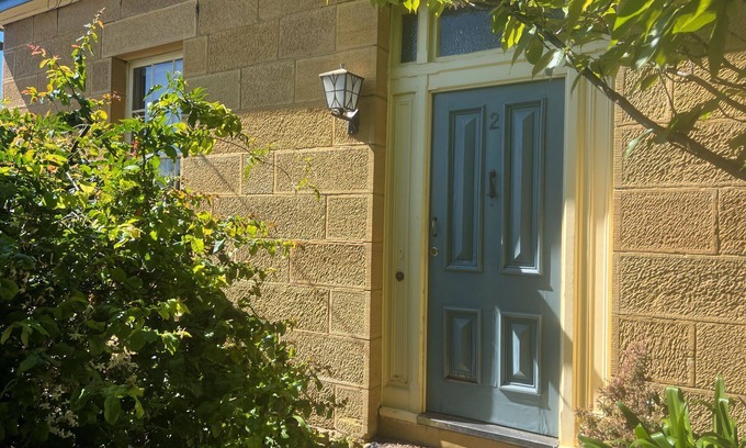 North Hobart House | Eliza Historic Cottage close to CBD with car park.