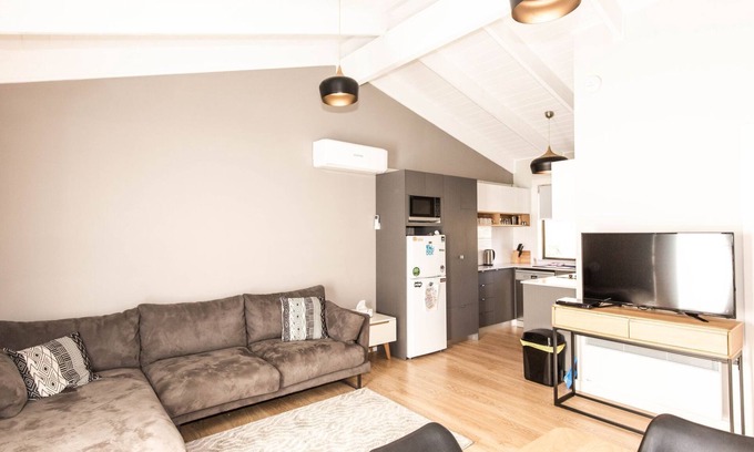 Jindabyne Apartment | Eliza Lee - 2/50 Gippsland Street