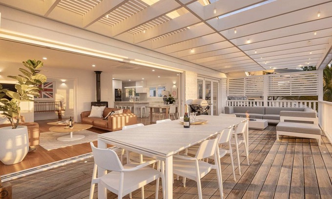 Mount Eliza House | Eliza’s Entertainer | Deck, Games & Beach
