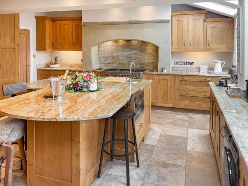 Charlesworth House | Elizabeth Cottage