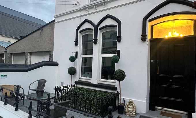 Douglas House | ELIZABETH GRACE HOUSE