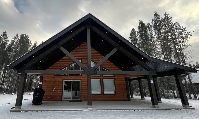 Valemount House | Elk Horn Cabin Rental