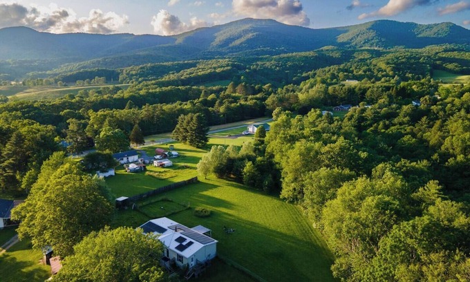 Marlinton House | Elk Mountain Apres’ - Private Getaway From Home