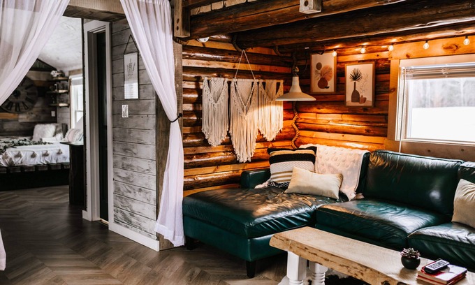 Wolverine Cabin | Elkhorn Log Cabin:Secluded Setting:Prime Location
