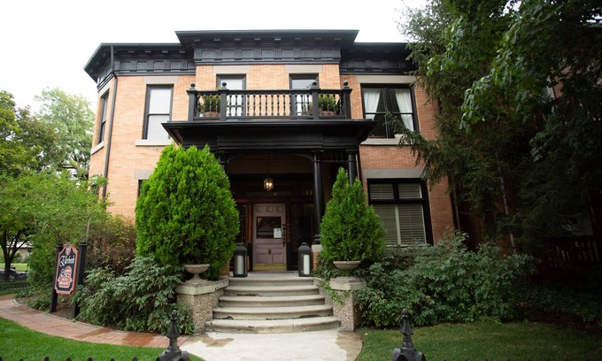 Lower Avenues Bed & Breakfast | Ellerbeck Mansion Bed & Breakfast