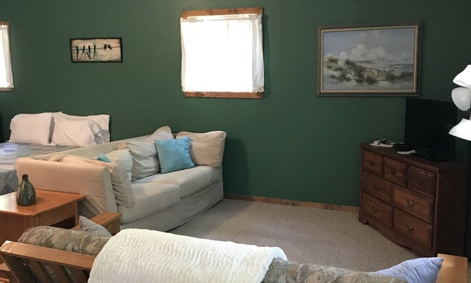 Grawn Cabin | Ellis Lake Resort - Willow Suite- Interlochen/Traverse City