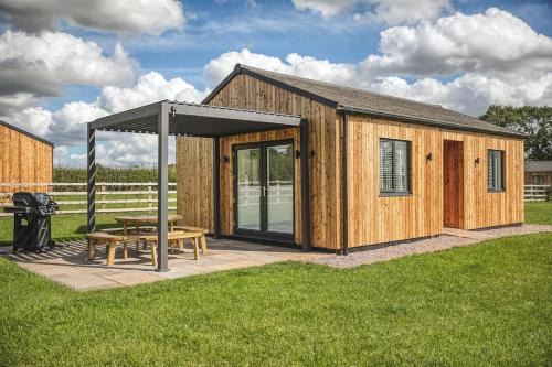 Radbourne House | Elm Lodge
