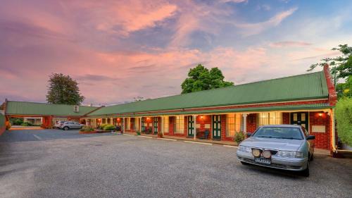 Tumut Hotel | Elms Motor Inn