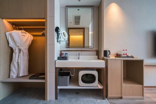 Jixi County Hotel | Elong Hotel Jixi Museum