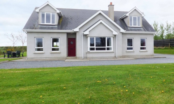 Wellingtonbridge Cottage | ELROVE, pet friendly in Wellingtonbridge, County Wexford