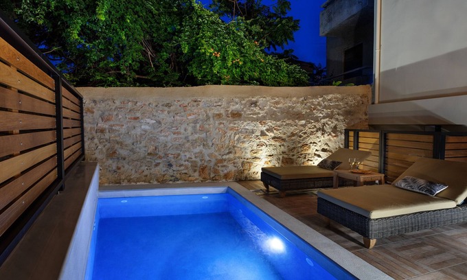 Halepa Villa | Elvina City Maizonette House with private solar heated pool