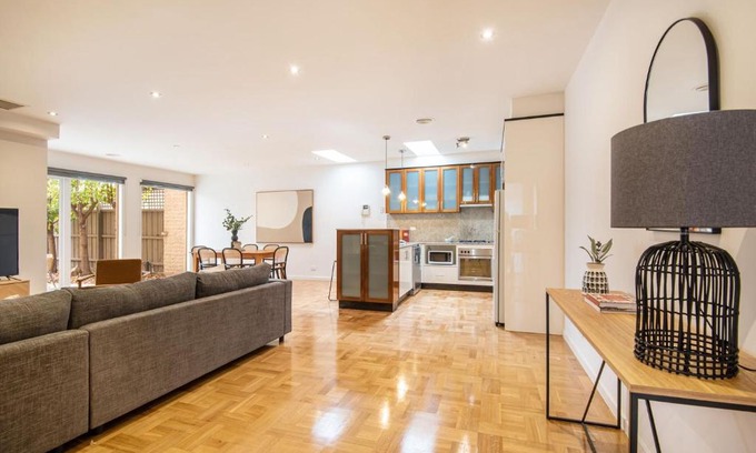 Elwood House | Elwood Sanctuary