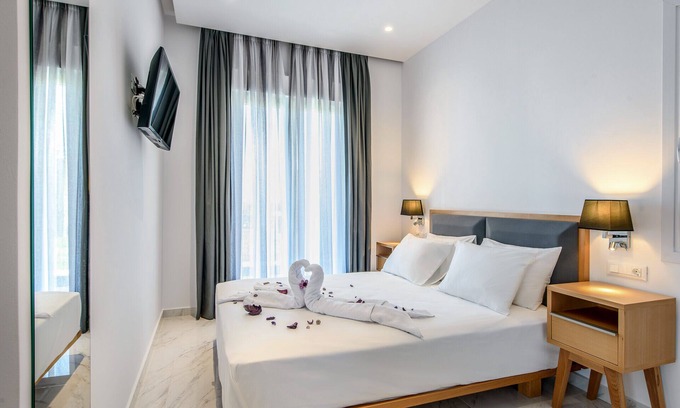 Anissaras House | Elysian Suites, Comfortable accommodation in a complex of 8 luxury apartments.