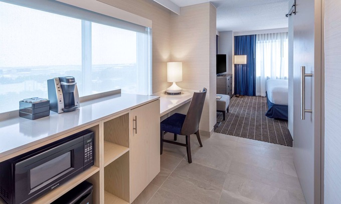 East Boston Hotel | Embassy Suites Boston Logan Airport