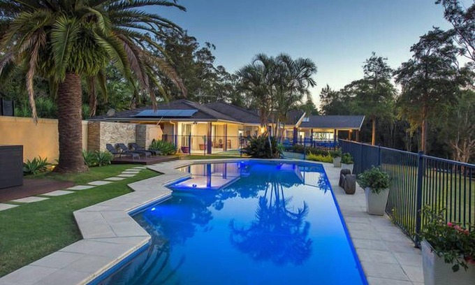 Emerald Beach House | EMERALD BEACH LAKE FRONT ESTATE-Heated Pool, Spa, Pizza Oven, Fire Pit, on Lake