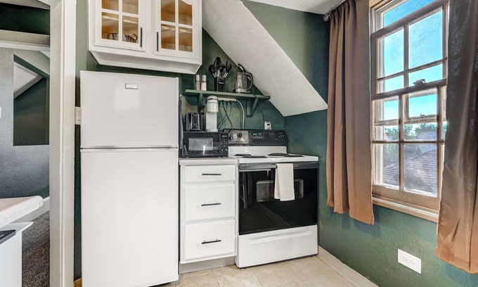 Central Colorado Springs House | Emerald Sky! Downtown Apt w Kitchen & 65" Smart TV