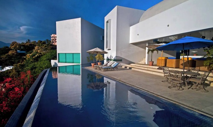La Punta Apartment | Emerald Villa. Luxury beach house in Manzanillo
