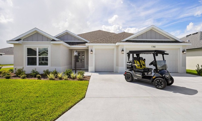 Sumter County House | Emmit Stylish Retreat (Oak Hollow)