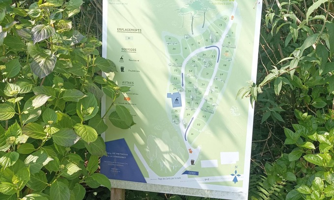 Plestin-les-Greves RV Rental | Emplacement nu sur Petit Camping Familial en Pleine Nature Près des Plages