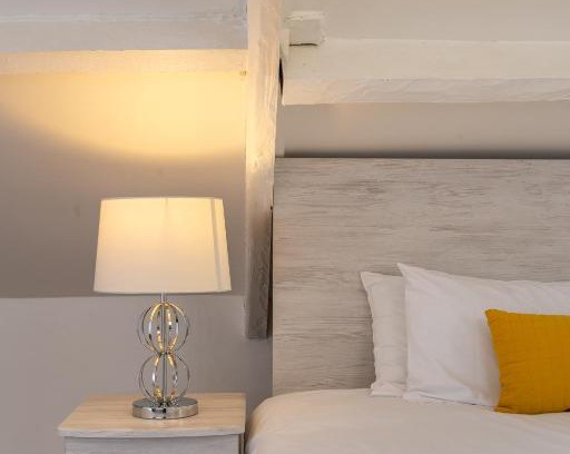 Landore Apartment | En-suite Apartment, Fully Equipped Kitchen