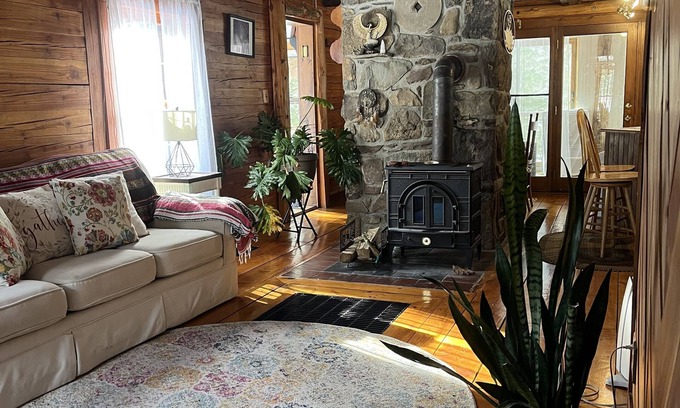 Norwich Cabin | Enchanted Cabin: Nature Retreat & Hot Tub Hideaway