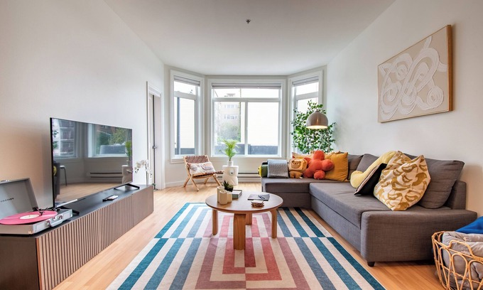 Belltown Condo | Enchanting 1 Bedroom Home in Heart of Seattle! + Pool & Parking