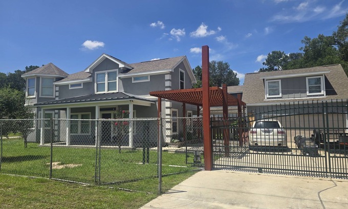 Cleveland House | Enchanting 4-bedroom house with AC in Cleveland