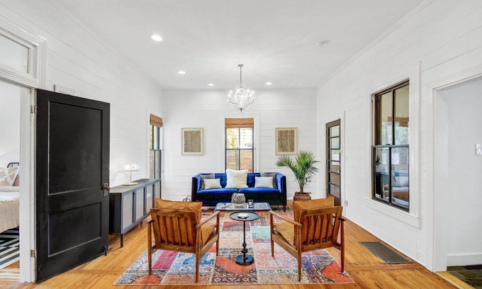 Galindo House | Enchanting Bungalow with Private Detached Studio, Close to South Congress!