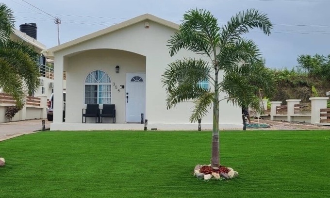 Discovery Bay House | Enchanting Escape: Oceanfront Bliss in Discovery Bay, A Paradise for the Soul