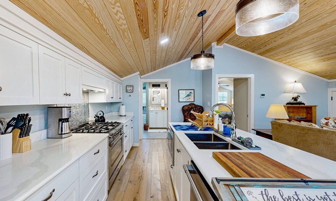 Tylertown House | Enchanting farm stay with cozy fireplace, spacious grounds, & outdoor grilling