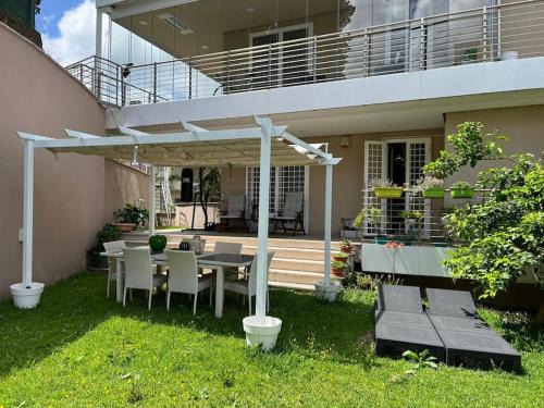 Quartiere XIII Aurelio Villa | Enchanting Garden Retreat