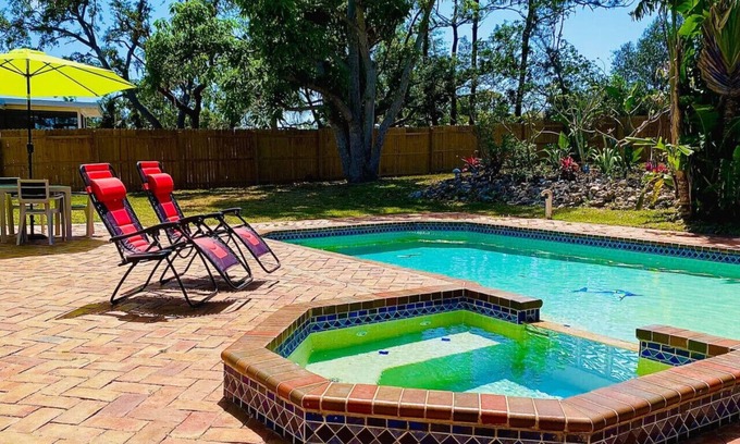 Englewood House | Enchanting house, beach, king beds, pool, 3 bdrs