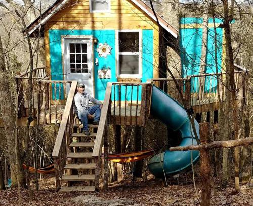 Stonewall House | Enchanting Tree House with a Slide on 200 Acres for a Family Adventure in Germantown, Kentucky