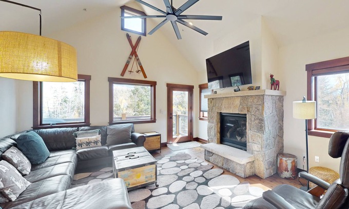 Willow Grove Condo | End-Unit Condo w/Beautiful Blue River & Mountain Views, Free WiFi, & Deck