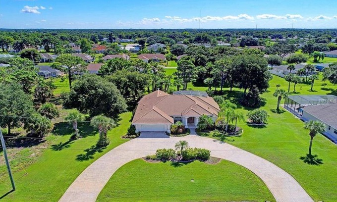 Broadmoor Villa | Endless Summer, full refund*, pool heat, sleeps 6