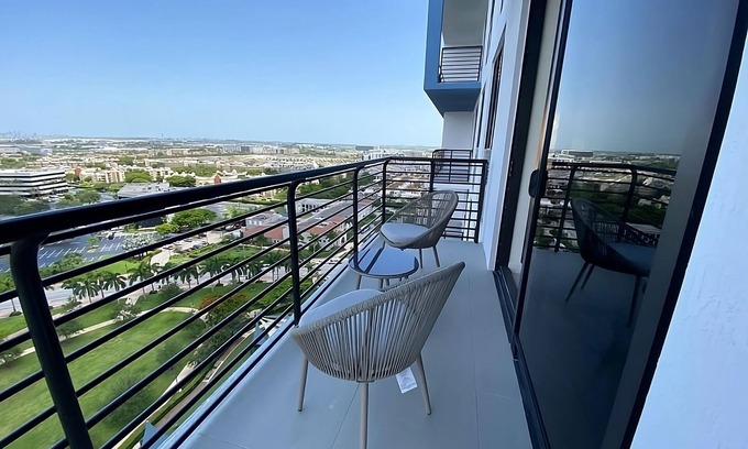 Doral Hotel | Enjoy a Hassle-Free and Suiting Stay! Onsite Parking, Pool, Pets Allowed