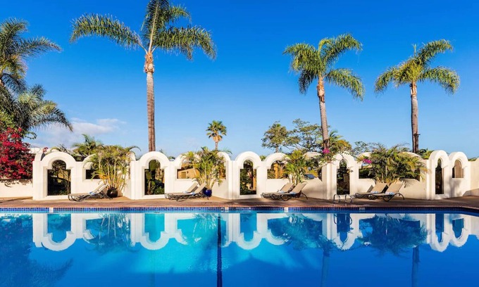 Central Mission Beach Hostel | Enjoy a Hassle-Free & Comfortable Stay! 3 Pet-friendly Units, Free Parking, Pool