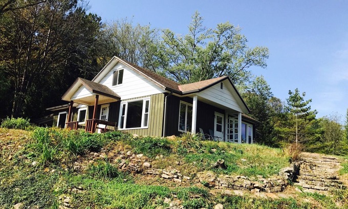 Richland Center Cottage | Enjoy a relaxing stay at the Chickadee Cottage in Richland Center Wisconsin