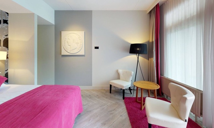 Municipality of Zeist Hotel | Enjoy a Restful Retreat with On-site Dining, Free Parking, and Peaceful Surround