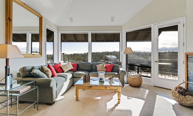 Century West Condo | Enjoy Deschutes River Views from Beautiful 3-Bedroom Mt. Bachelor Village Condo!