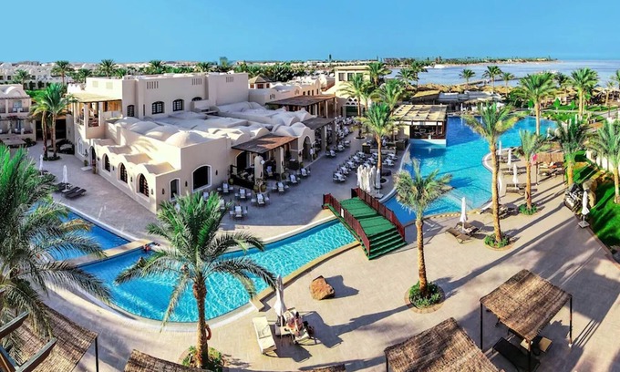 Makadi Bay Hotel | Enjoy Direct Beach Access at Luxurious Seaside Room with Outdoor Pools