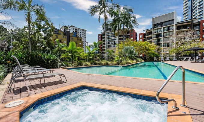 Kangaroo Point Apartment | Enjoy Easy Access To Everything From This Perfectly Located One Bedroom Unit