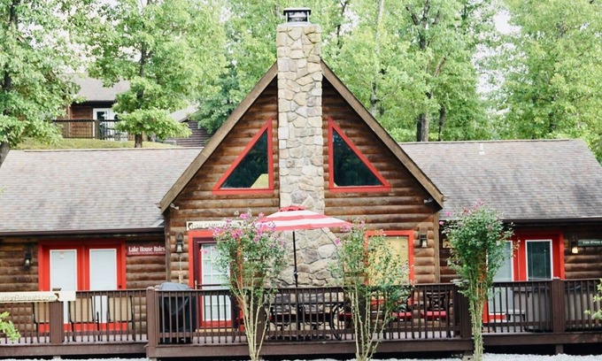 Branson Cedars Cabin | Enjoy Fish Camp Lodge | 3 Bed, 2 Bath