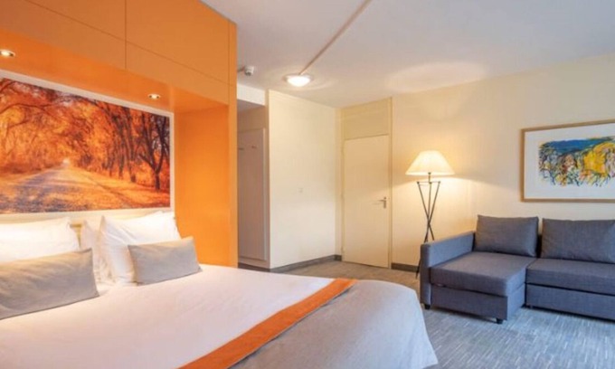 Wolfheze Hotel | Enjoy Forest Serenity in a Plush Room Near De Hoge Veluwe - 2 Units