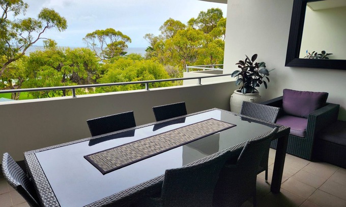 Rockingham Apartment | Enjoy life luxuries with this coastal getaway
