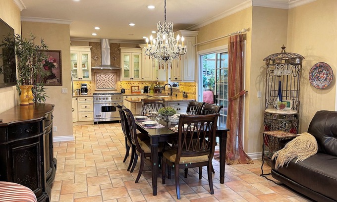 Mid-City House | Enjoy luxurious, unique home in prime Santa Monica at a great intro price.