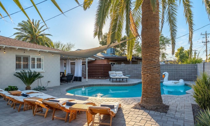 Scottsdale Estates Nine House | Enjoy modern living w/the comforts of home! Close to all dining/shops/nightlife!