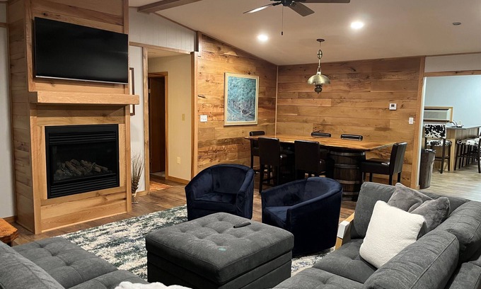 Dodgeville House | Enjoy peaceful surroundings