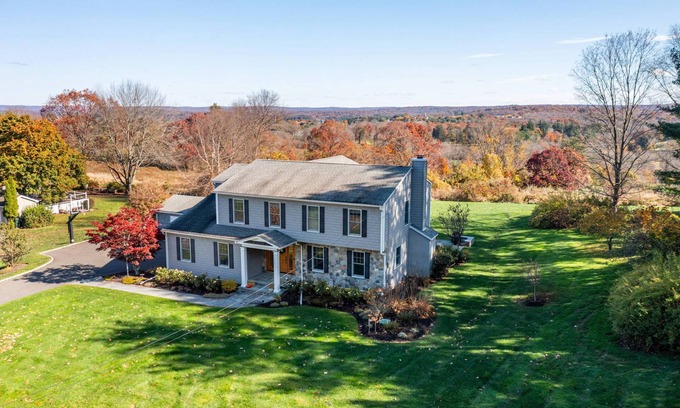 Newtown House | Enjoy Sip O Sun - Hot Tub, Pizza Oven, Stunning Views, close to dining, shopping, town