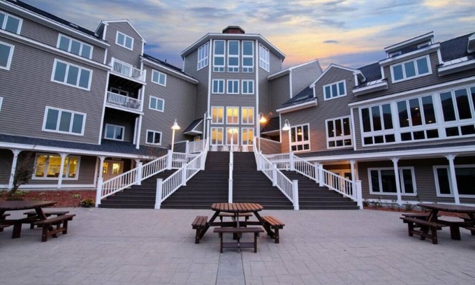 Brownsville Apartment | Enjoy snowball fights or romantic nights in a 1BD vacation apartment